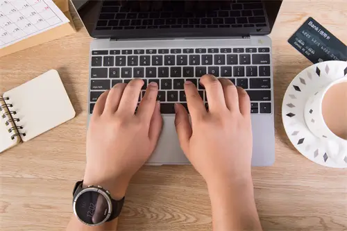 为什么电脑玩cf很卡